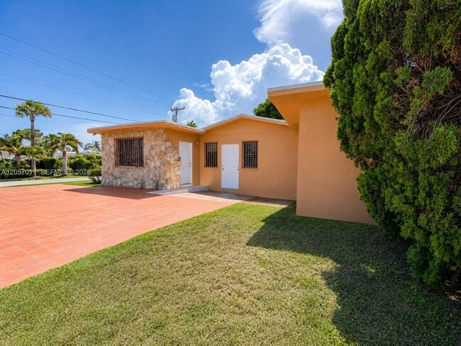 Building Photo - 10200 SW 171st St Unit B