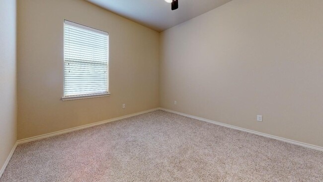 Photo - 123 Deacon Dr W