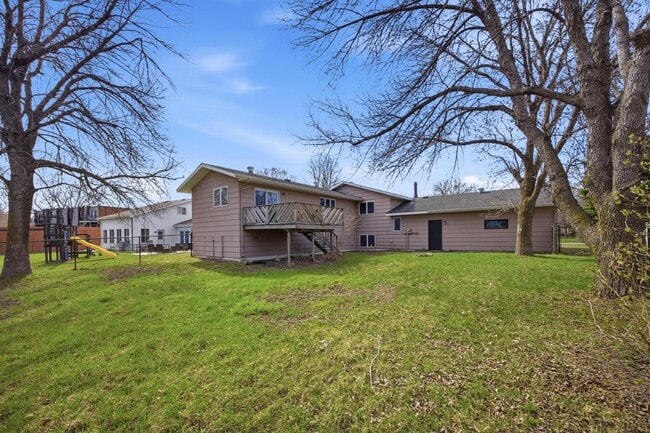 Photo - 609 Lily Ln