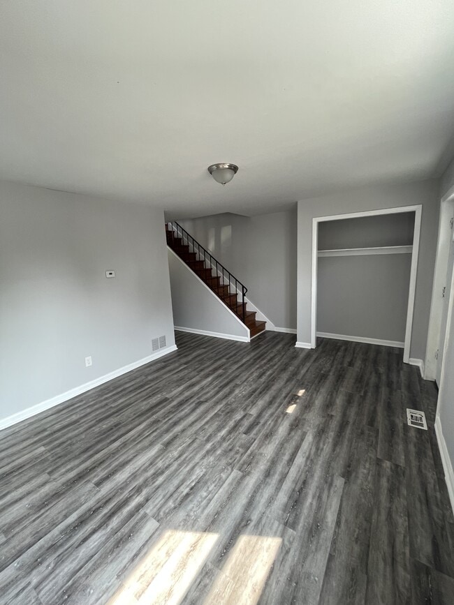 Photo - 261 E Haines St