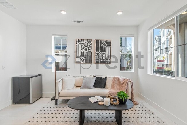 Photo - 37380 Watersail Way