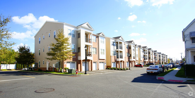 Building Photo - Camelot at Federal Hill Rental