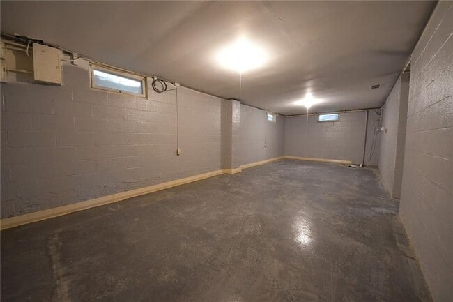 Building Photo - 2539 Vernon Ct SE Rental