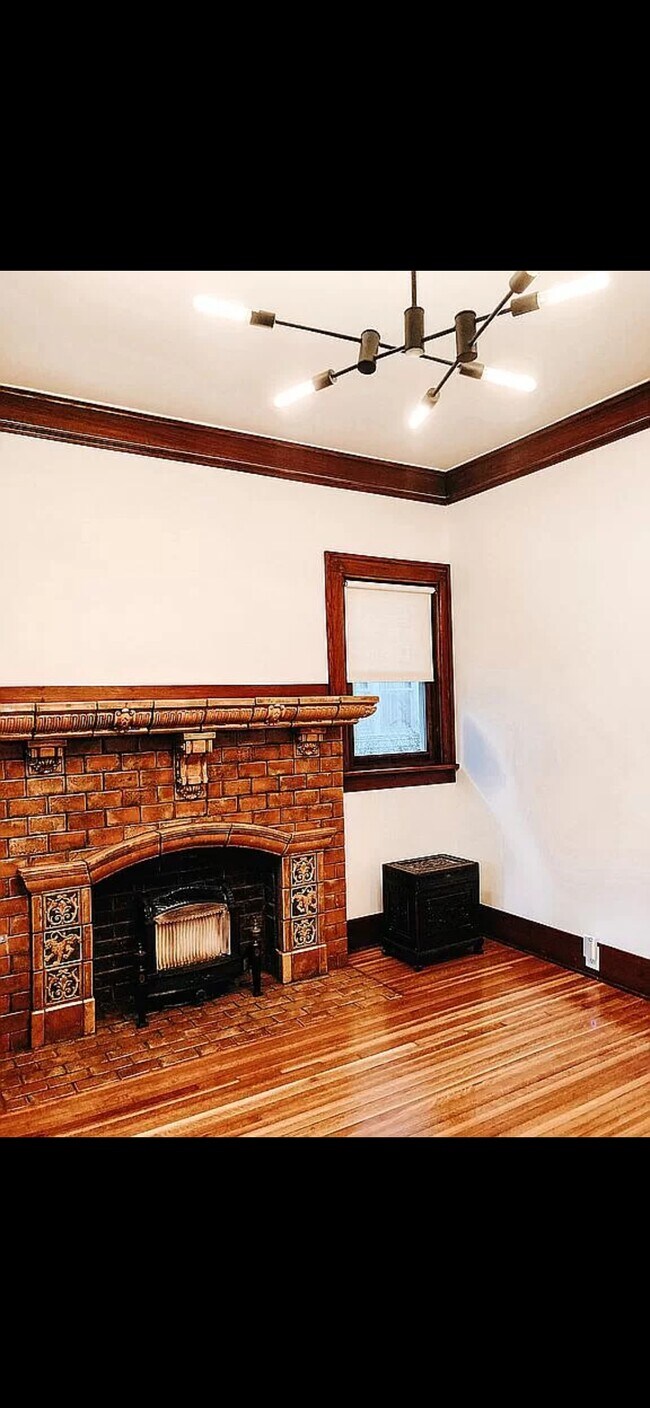 entry room - 2306 Jackson St