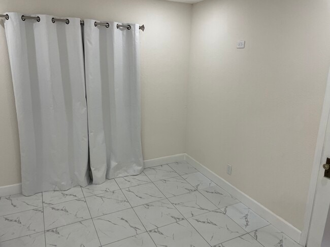 Photo - 956 54th Ave