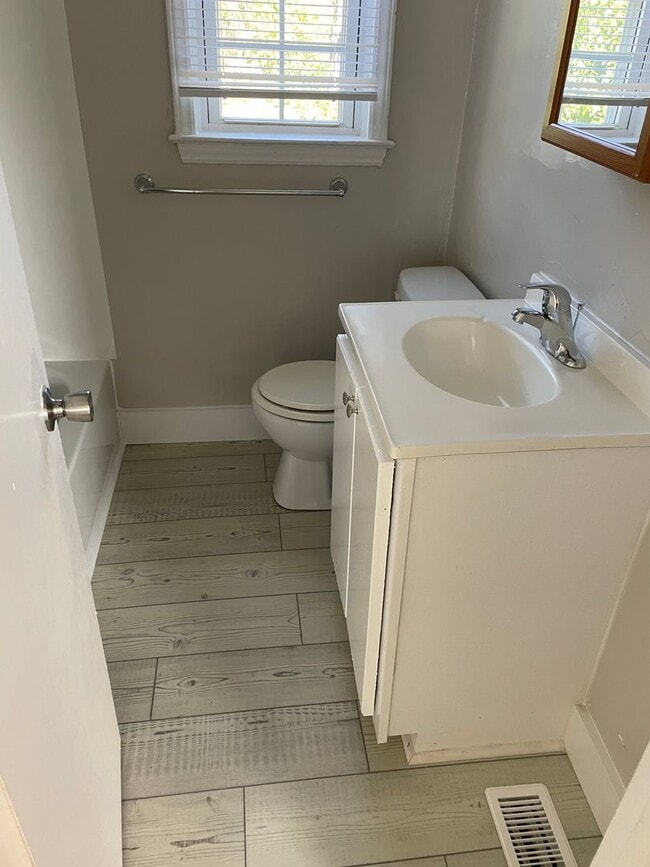 Photo - 3540 Bost St