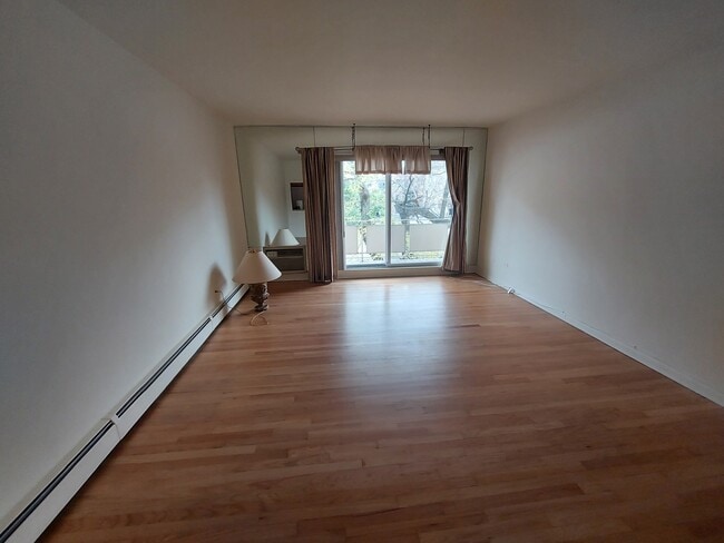 Photo - 530 W Barry Ave Unit 4F