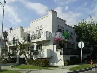 Corner unit - 1801 Victory W Blvd Rental