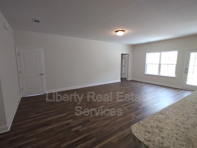 Photo - 584 Grayson Ave