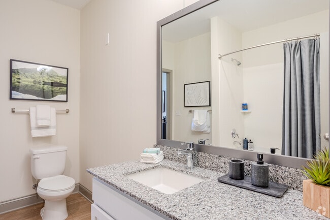2BR, 2BA - 1130SF - Bathroom