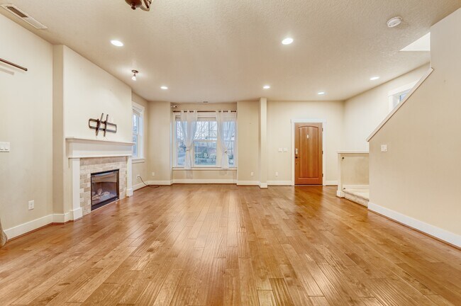 Photo - 590 SW 199th Ave