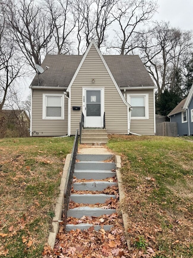 Building Photo - 1209 S W Ave