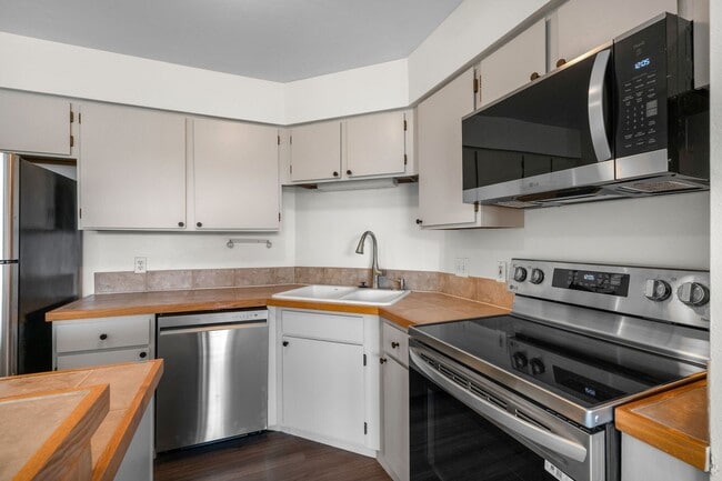 Photo - Spacious, Renovated Downtown Condo with Breathtaking Views of the City!