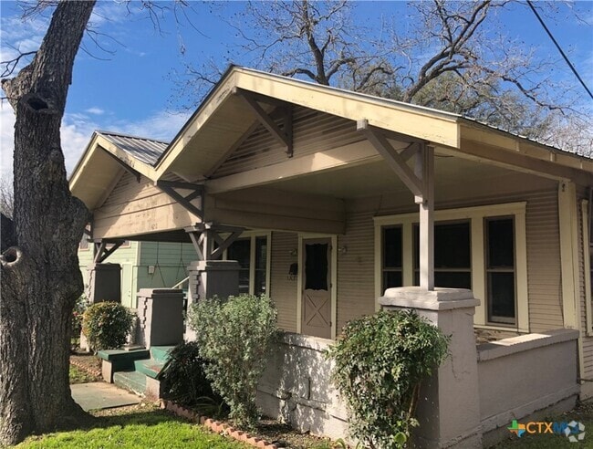 Building Photo - 420 W San Antonio St Rental