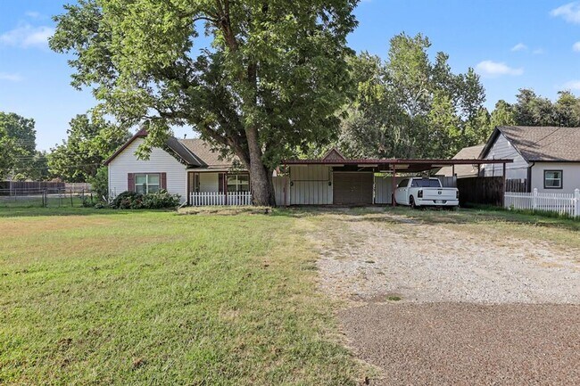 Building Photo - 207 E Juniper Ln