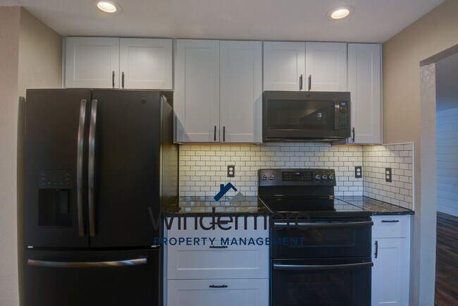 Photo - Beautiful 3 Bedroom 2.5 Bathroom Home Clos...