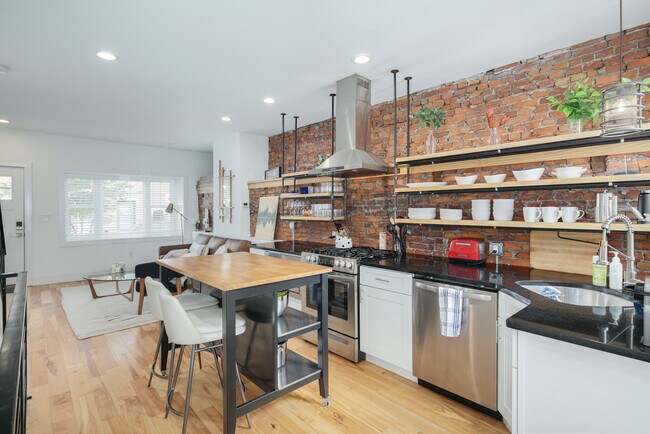 Photo - 2223 Taggert St