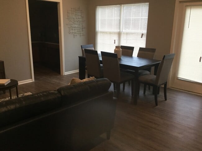 Building Photo - White Oak Crossing Rental