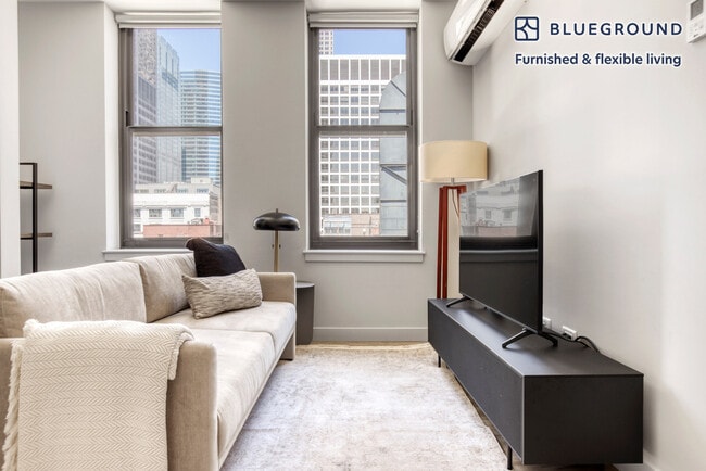 Building Photo - 330 S Wells St Rental