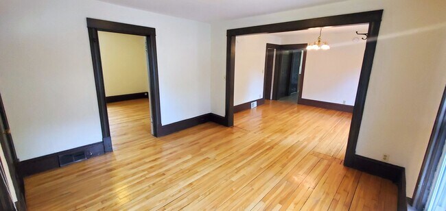 Photo - Great 2 Bedroom Unit in Northeast! -- Heat... Unidad 2309