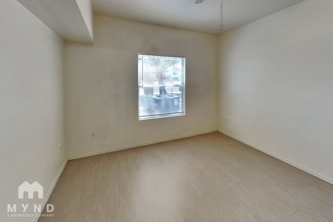 Photo - 9620 W Russell Rd Unidad 1125