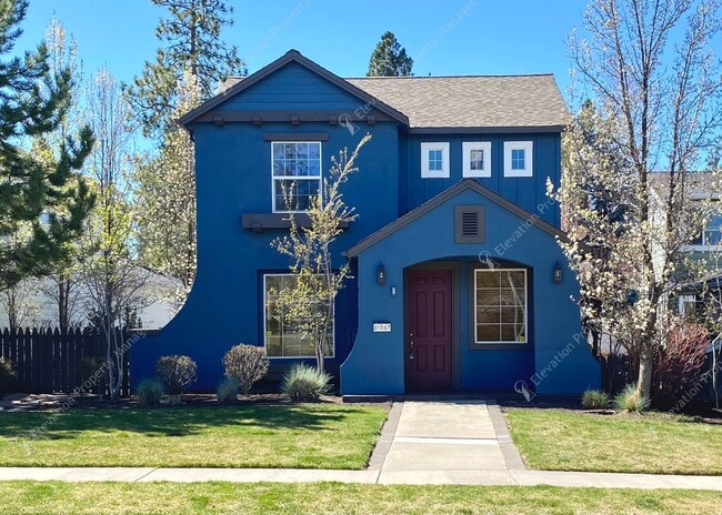 Building Photo - Charming and unique 2 BR in an upscale west Bend neighborhood