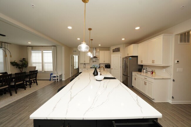 10909 Meridian Hill Way