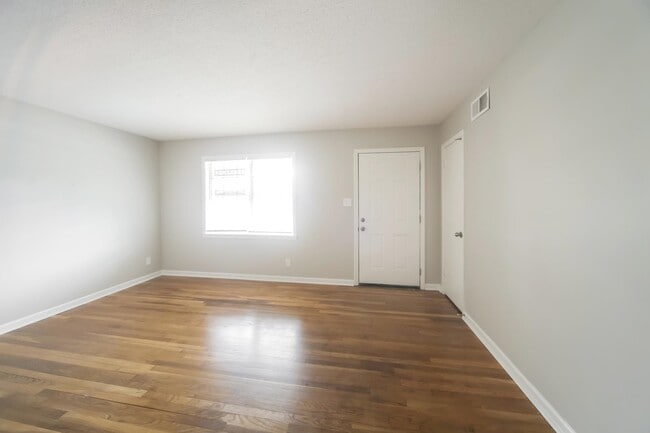 Photo - 4547 Almo Ave