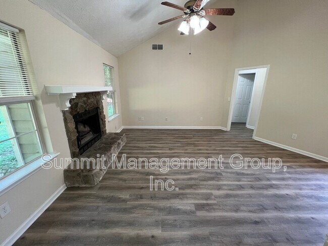 Photo - 555 Cowan Rd