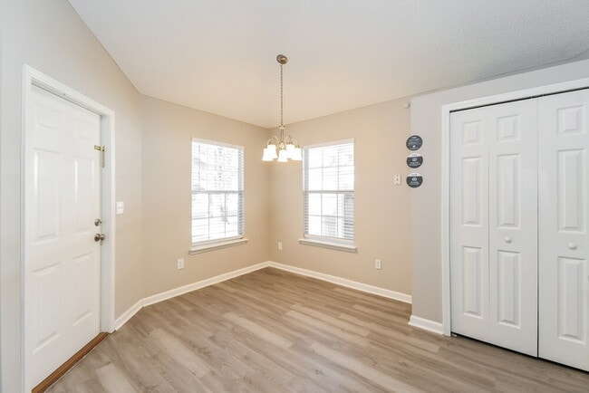 Photo - 2985 Mikris Dr E