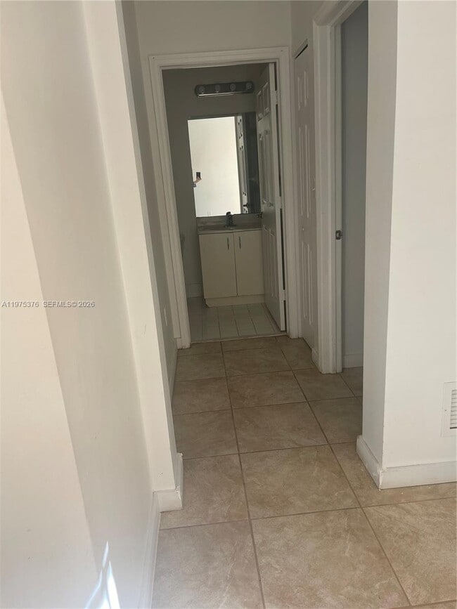 Photo - 942 NE 42nd Pl