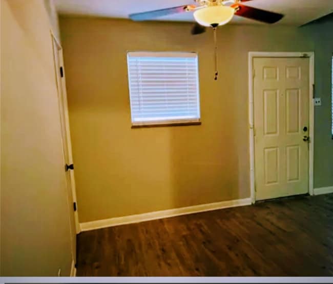 Photo - 1907 Semple Ave