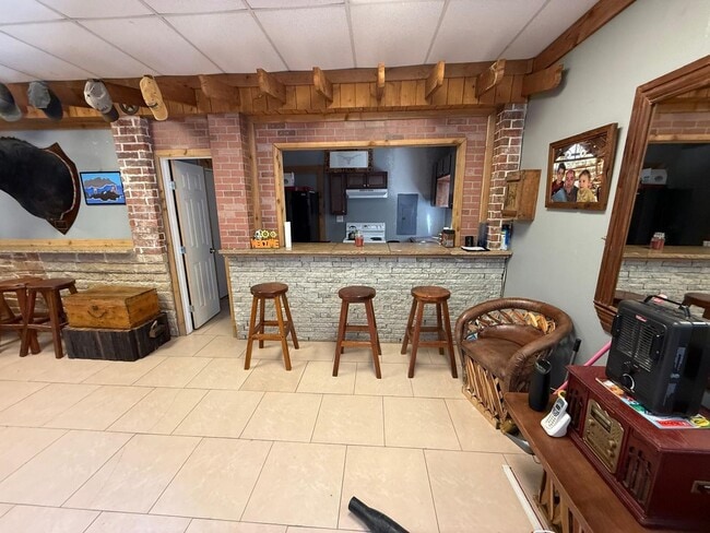 Building Photo - Affordable, Unique 3 bedroom