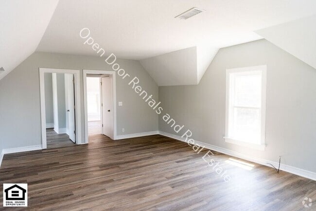 Building Photo - 109 1/2 E Broad St Rental