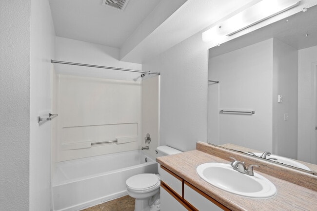 1x1 Cobble Creek(FLAT) - Summer Creek Apartments