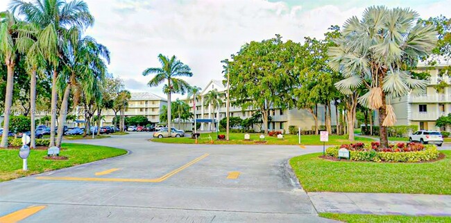 Building Photo - 2621 Village 102 Vlg Unit 102