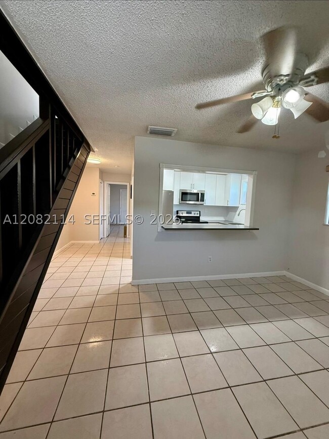 2433 SW 11th St