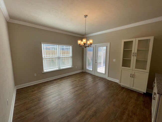 Photo - Welcome home to this beautifully maintaine...
