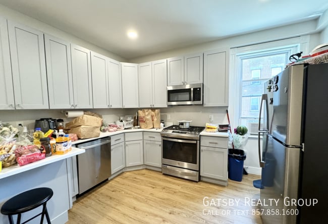 Building Photo - 164 Gove St Unit 3R