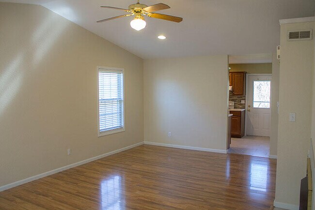 Photo - 5204 Tessa Way