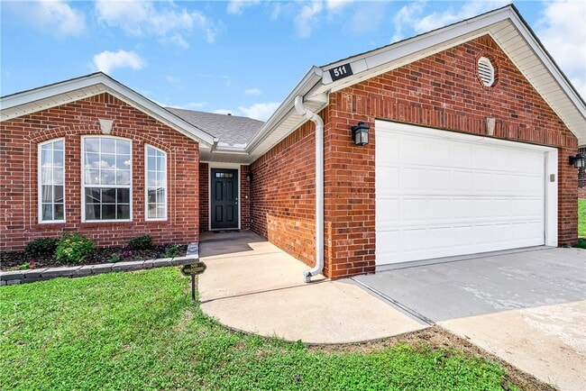 Photo - 511 Dewberry Ln