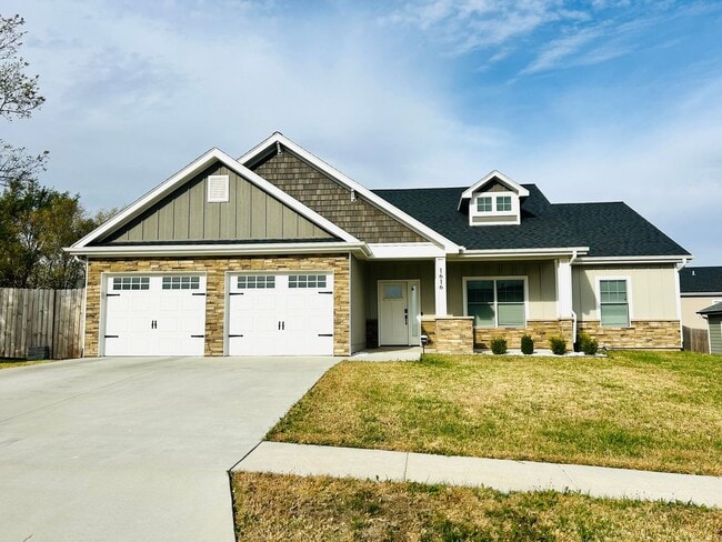 Building Photo - Stunning Home, Great Neighborhood!