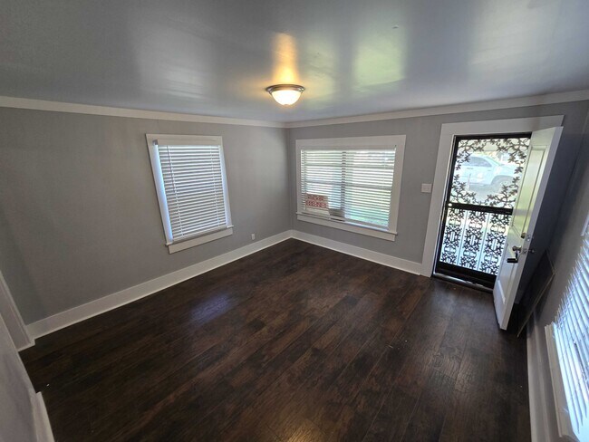 Photo - 713 Avenue F