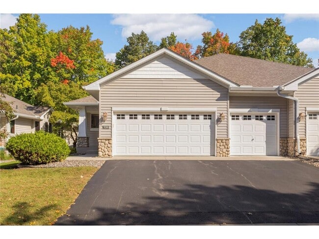 Building Photo - 9280 Blackoaks Ct N Rental