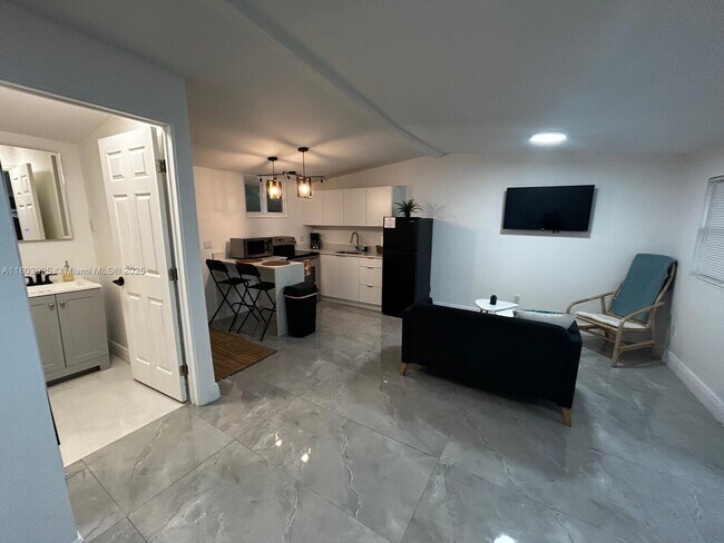 Photo - 1945 NW 33rd St Apartamento Unidad 2