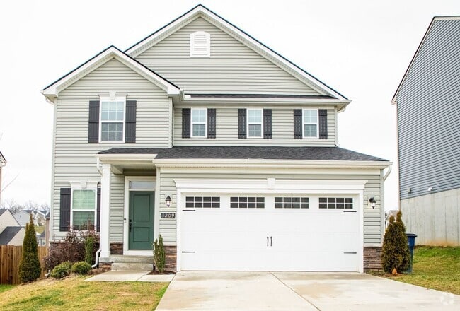 Building Photo - 4 Bedroom, 2.5 Bath Home w/ 2 Car Garage