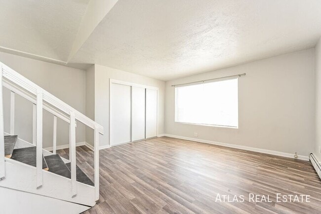 Building Photo - 3210 W Longfellow Pl Unit B Rental