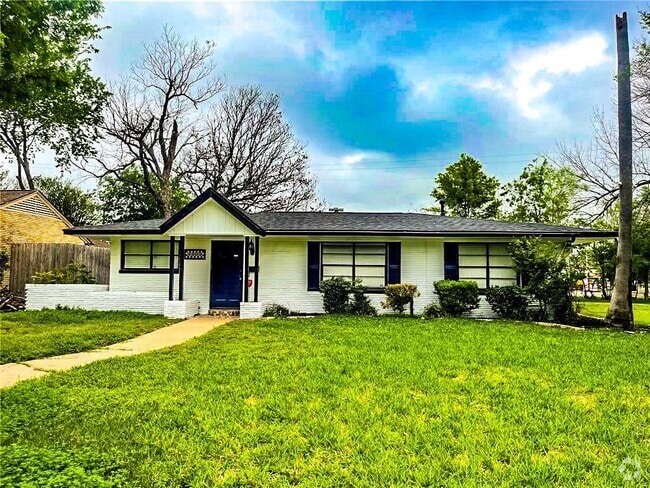 Building Photo - 9602 Val Verde St Rental