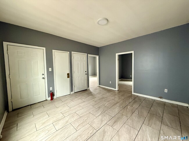 Photo - 72 Burton St