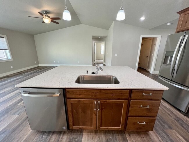 Photo - 3 bed 2 bath townhome on west end